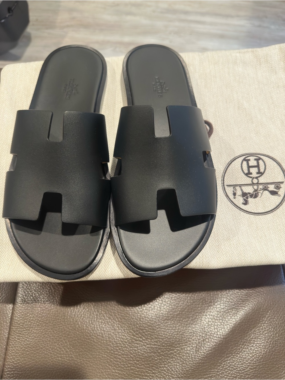 Hermes Black Men’s Oran Slide Sandals - Smooth Leather H-Strap 41.5